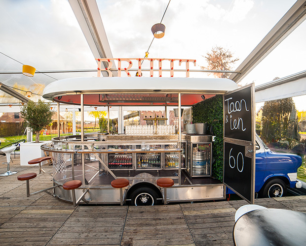 transparante tent bruut mobiele feestlocatie overdag